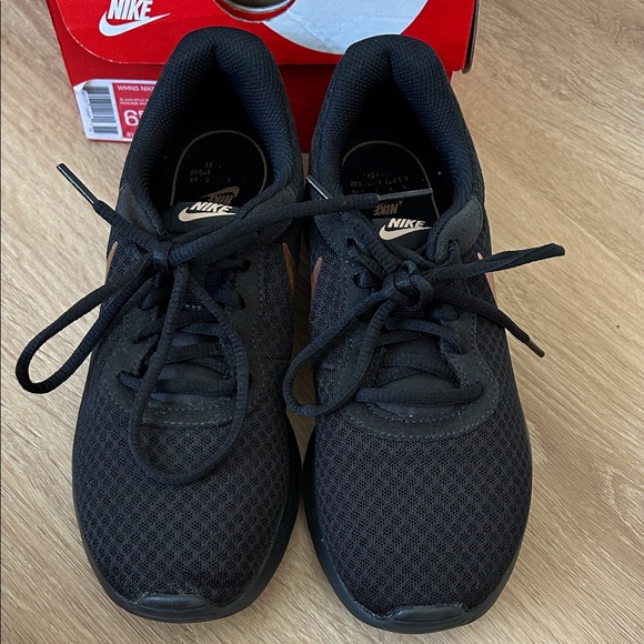 Nike Black Sneakers - Picture 4 of 5